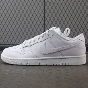 나이키 덩크 로우 트리플 화이트 DD1503-109