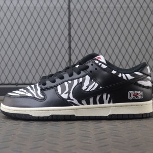 나이키 X 쿼터스낵스 SB 덩크 로우 지브라 DM3510-001