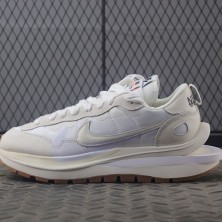 나이키 X 사카이 베이퍼와플 화이트 앤 검 DD1875-100