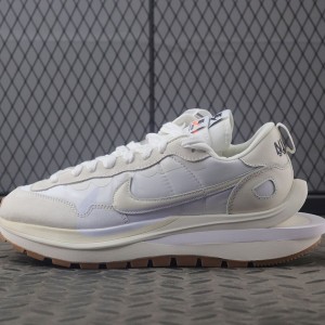 나이키 X 사카이 베이퍼와플 화이트 앤 검 DD1875-100