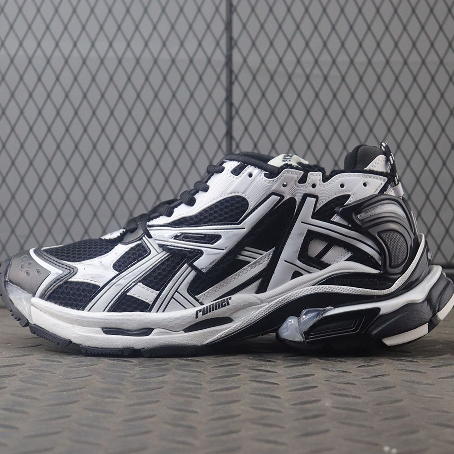 발렌시아가 러너 스니커즈 블랙 화이트