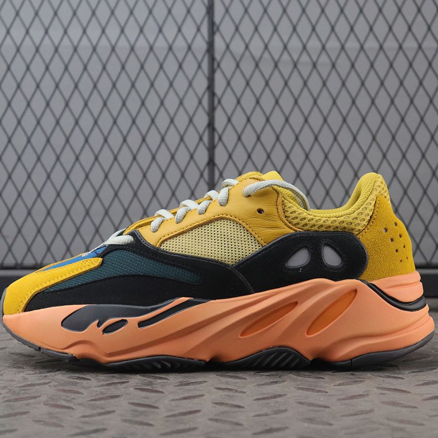 아디다스 이지부스트 700 썬