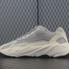 아디다스 이지부스트 700 스태틱