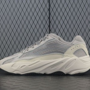 아디다스 이지부스트 700 스태틱