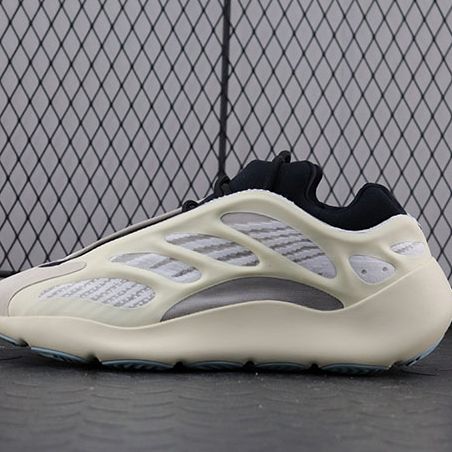 아디다스 이지부스트 700 아자엘