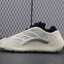 아디다스 이지부스트 700 아자엘