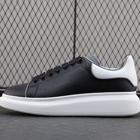 알렉산더 맥퀸 오버솔 스니커즈 블랙 화이트