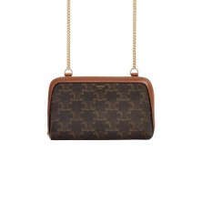 10E382 셀린느 트리오페 체인 클러치