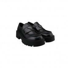 2DG152 프라다 브러쉬드 레더 로퍼