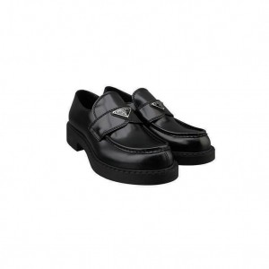 2DE127 프라다 초콜릿 브러쉬드 레더 로퍼