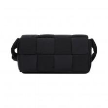 628951 보테가베네타 패디드 테크 카세트백