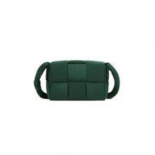 755182 보테가베네타 패디드 테크 스몰 카세트백